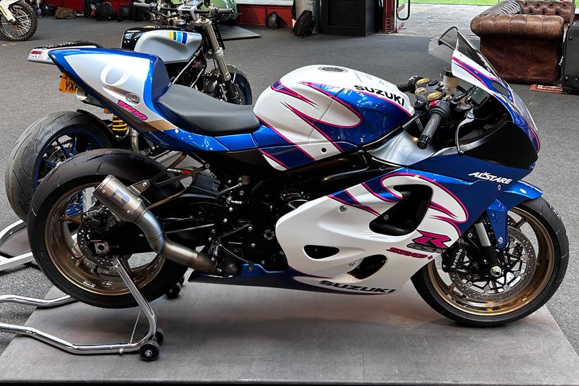 Right side view of the Suzuki GSX-R1000