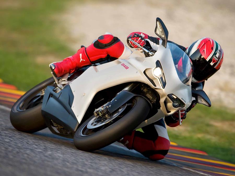 Cornering on the Ducati 848 on track