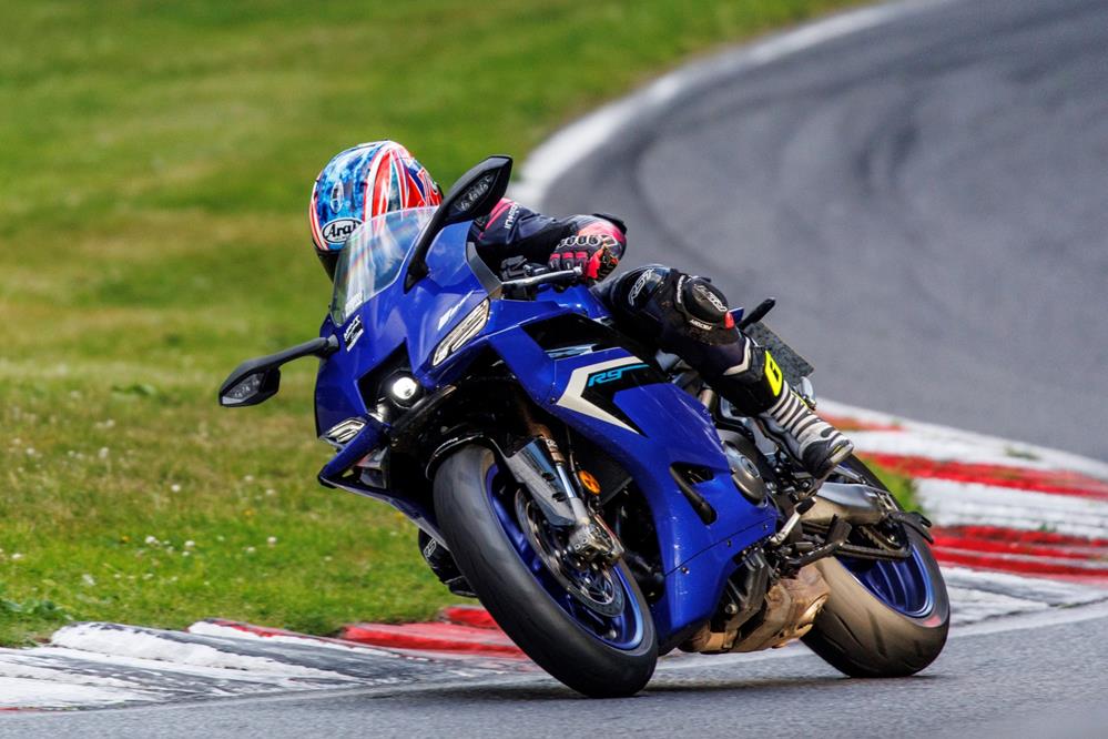 Yamaha R9 With Rider Yamaha R9 long-term test update three