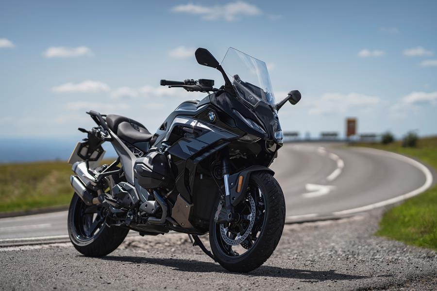 2025-on BMW R1300RS static right hand side shot
