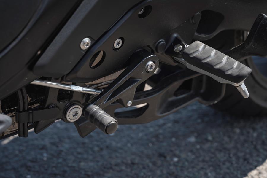 2025-on BMW R1300RS detailed shot of the gear selector