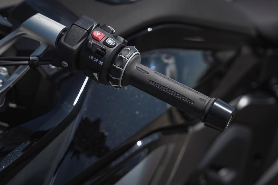 2025-on BMW R1300RS clutchless left hand switch gear