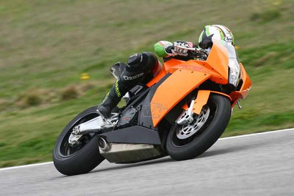 KTM RC8 review action