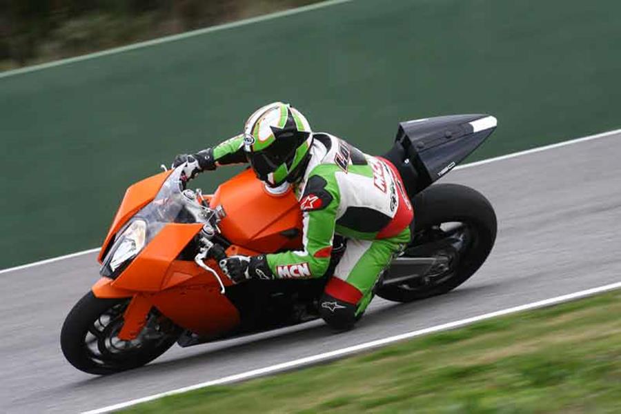 KTM RC8 knee down cornering