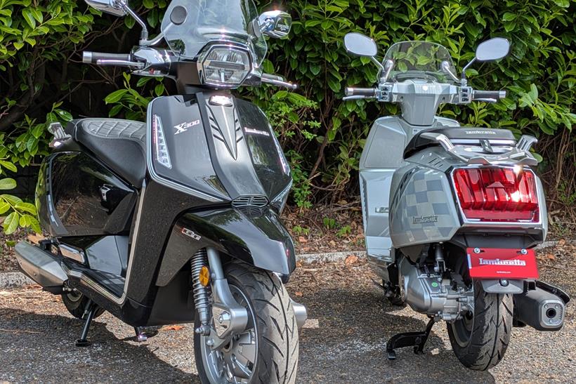 Lambretta Scooters가 함께 주차했습니다 Lambretta Scooters가 함께 주차했습니다