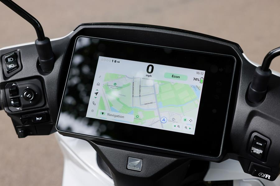 2025 Honda CUV e, large colour dash display with map function