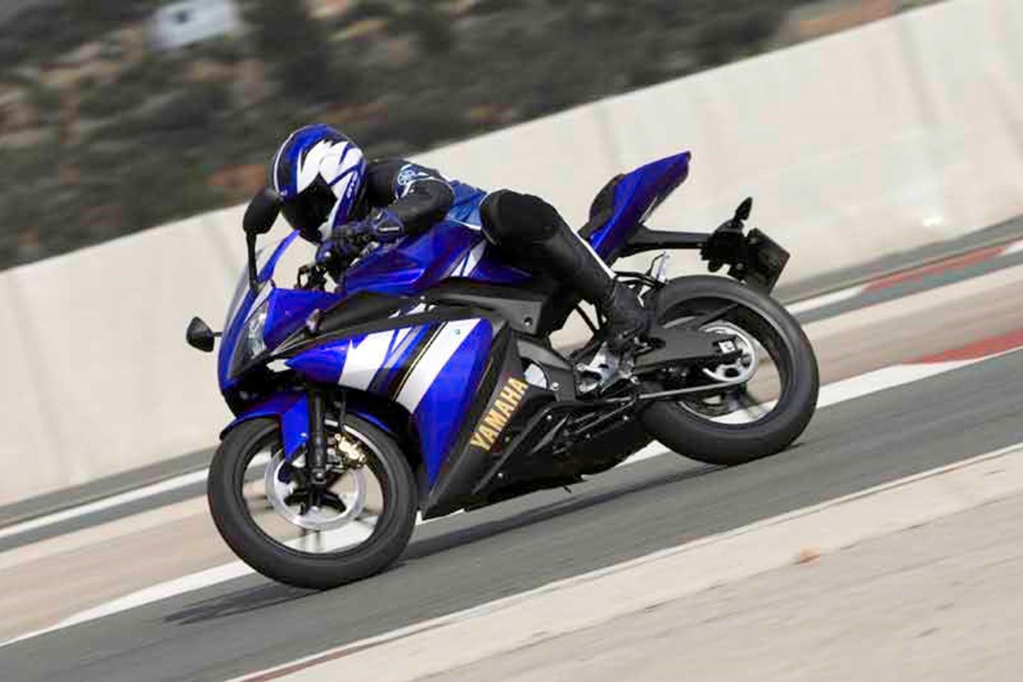 YAMAHA YZF-R125 (2008-2018) Review | Speed, Specs & Prices