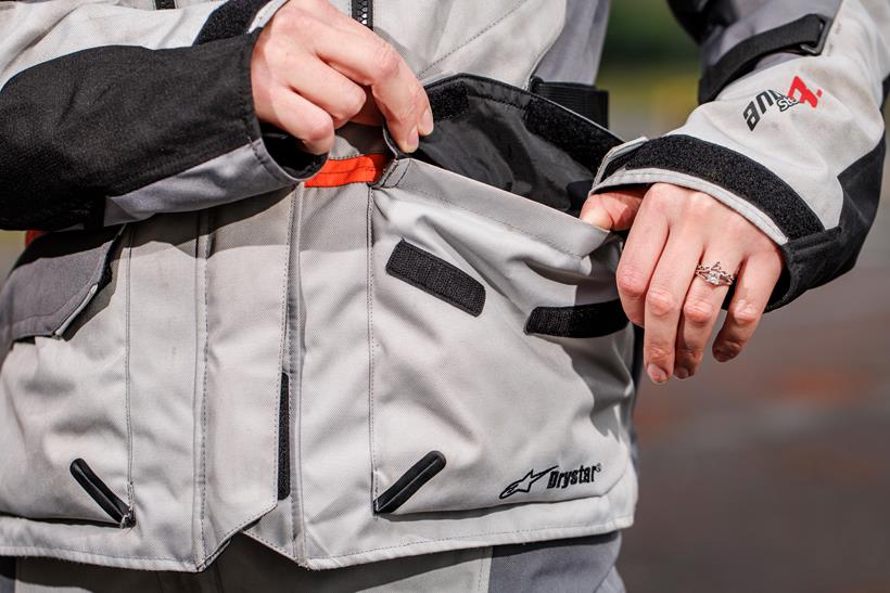 Alpinestars Andes V3 front pocket