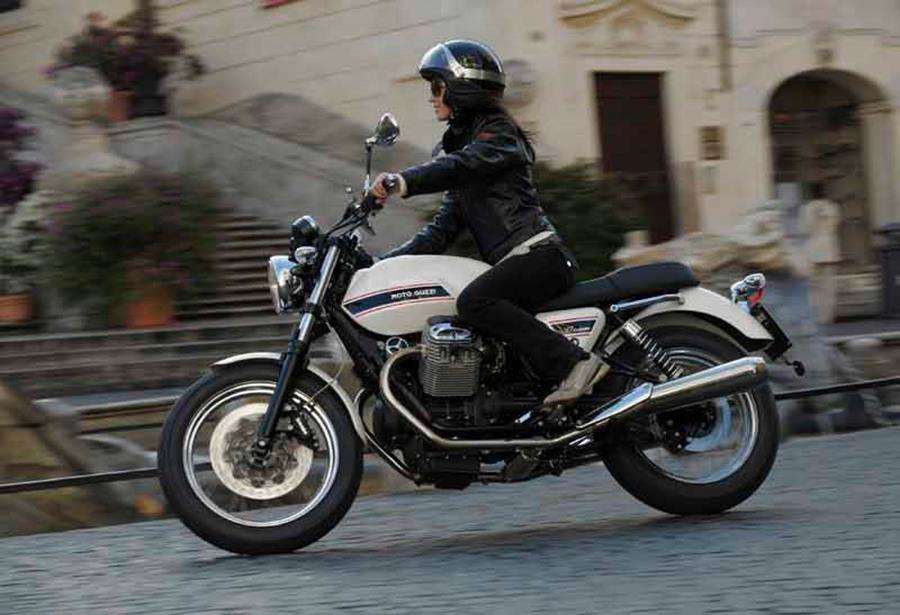 Moto Guzzi V7 Classic bike review action