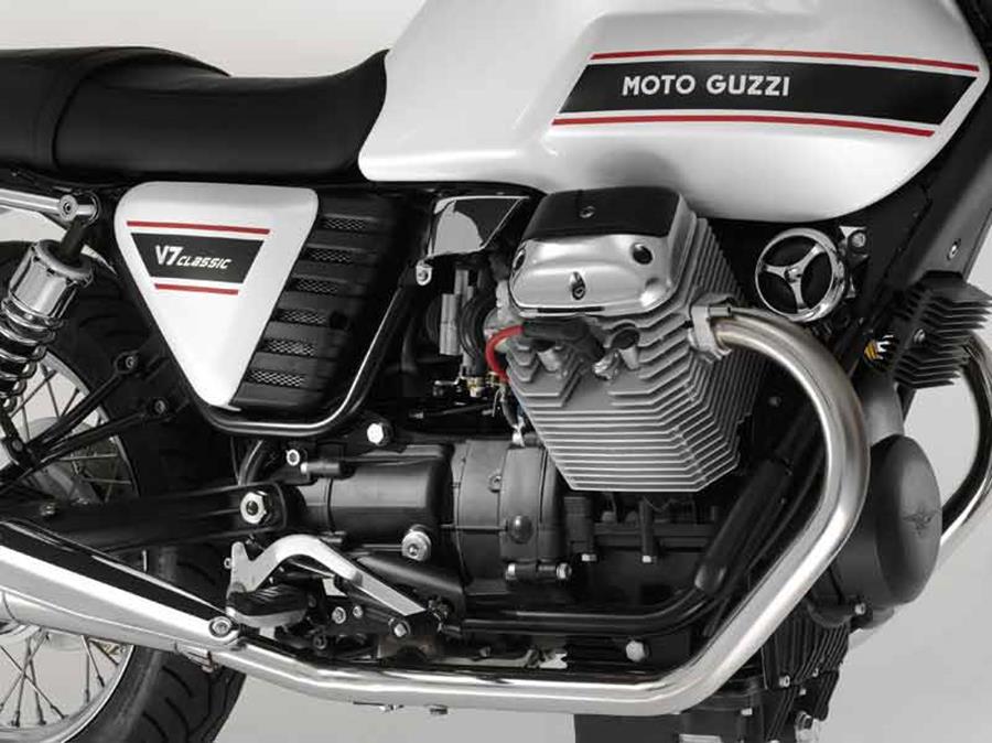 Moto Guzzi V7 Classic bike review detail