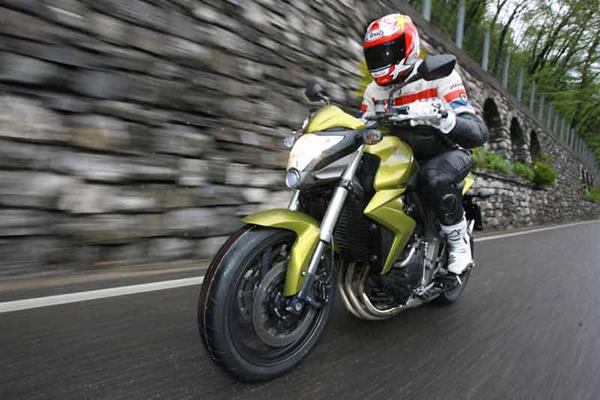 Honda CB1000R bike review action