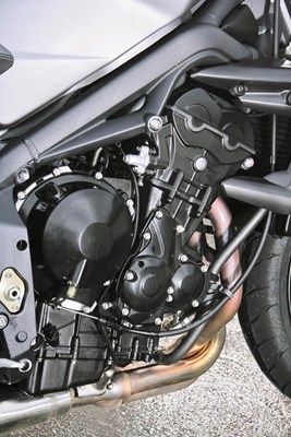 TRIUMPH STREET TRIPLE R (2008-2012) Motorcycle Review