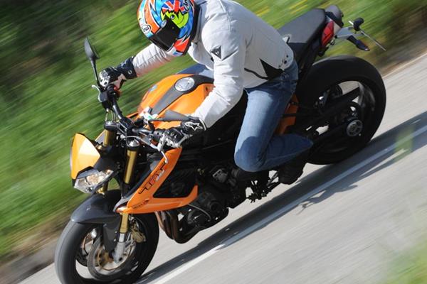 Benelli TNT 899S - action