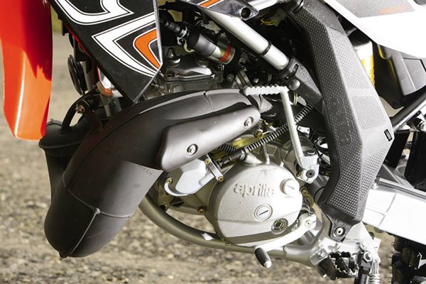 Aprilia Rx125 Build APRILIA SX125 (2008-2011) Review | Speed, Specs & Prices