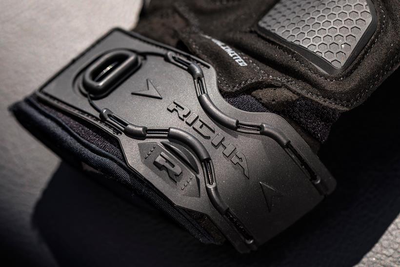 Richa Bodyguard gloves cuff