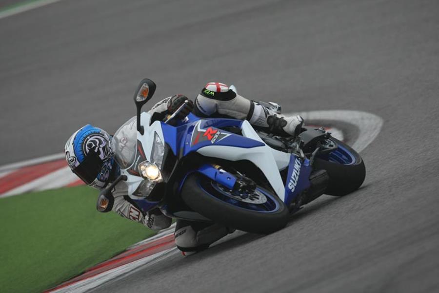 Suzuki GSX-R600 - on track