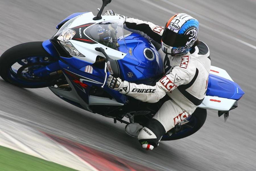 Suzuki GSX-R600 - on track