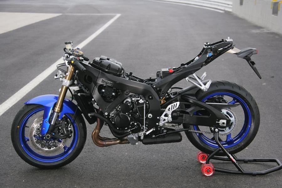 Suzuki GSX-R600 - stripped down