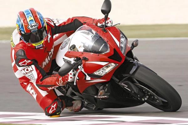 Honda CBR600RR - knee down