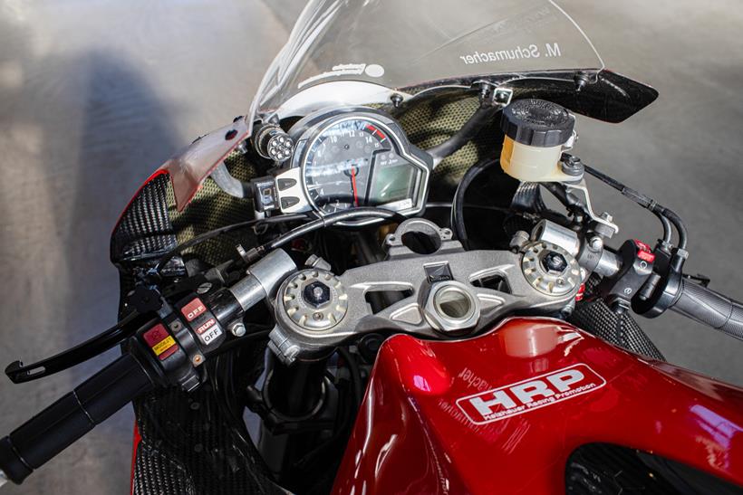 Honda CBR1000RR Michael Schumacher, 파일럿 캐빈 전망 Honda CBR1000RR Michael Schumacher, 파일럿 캐빈 전망