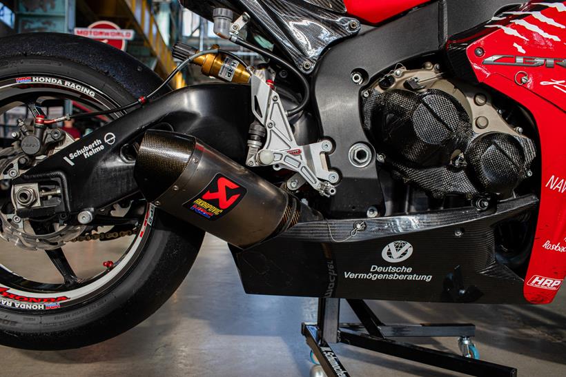 Honda CBR1000RR Michael Schumacher, Akrapovic에서 클로즈업 Honda CBR1000RR Michael Schumacher, Akrapovic에서 클로즈업