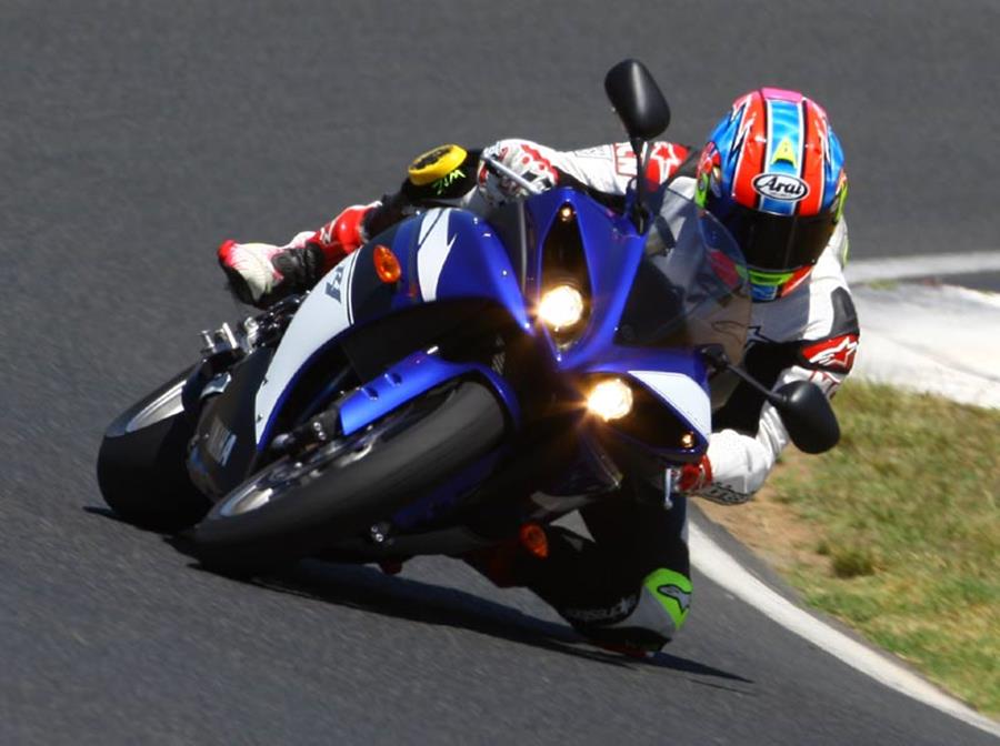 Yamaha R1 in blue and white