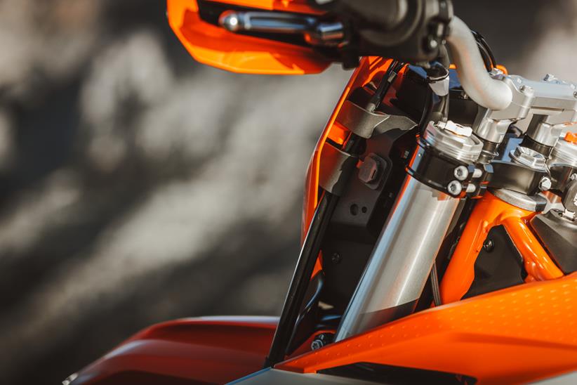 KTM 690 Enduro R forks
