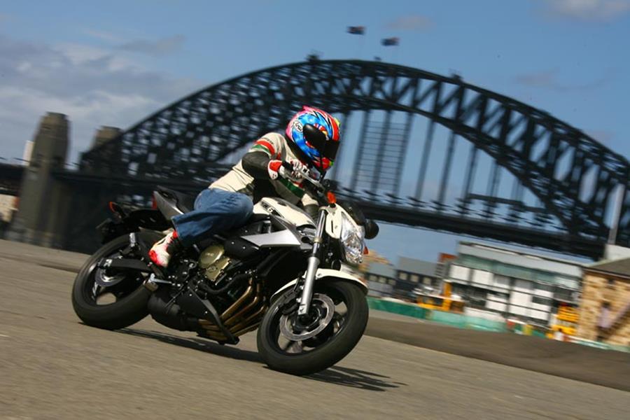 Yamaha XJ6 ridden quickly around a corner