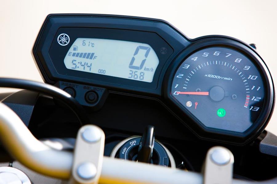 Yamaha XJ6 clocks