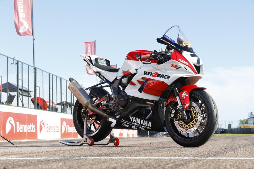 Yamaha R7 race bike uses livery inspired by 1999 YZF-R7 OW02