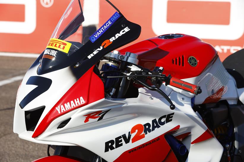 Yamaha R7 race bike uses livery inspired by 1999 YZF-R7 OW02