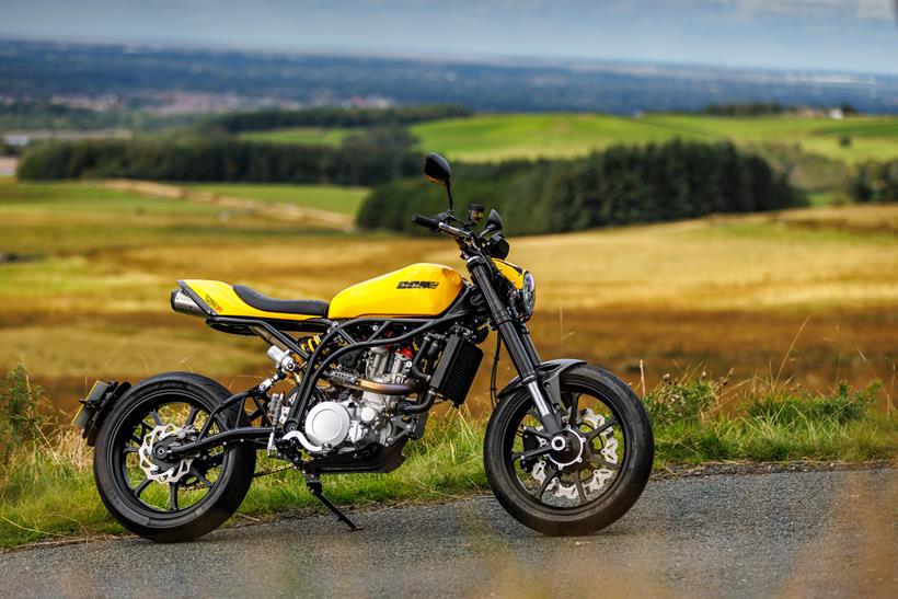 사이드 스탠드의 CCM Street Moto 사이드 스탠드의 CCM Street Moto