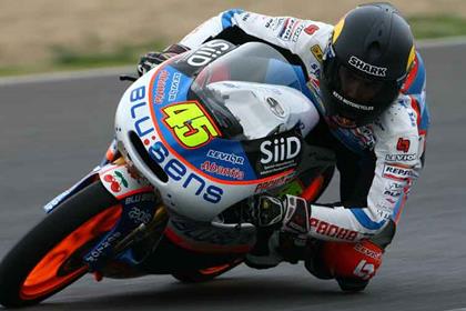 Scott Redding needs more confidence on the Aprilia