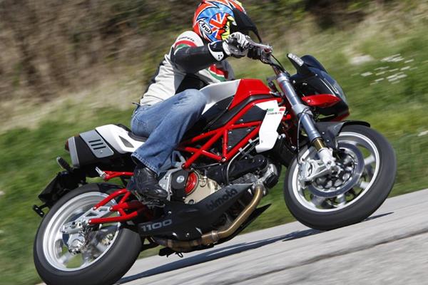 Bimota DB6R - dances through tight turns