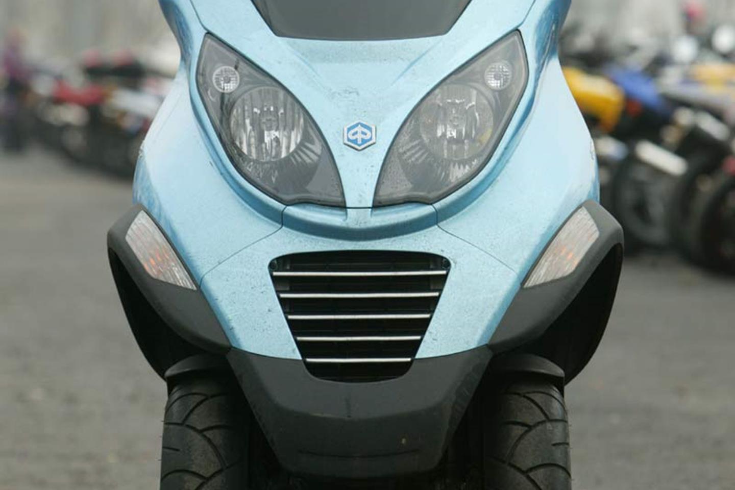 PIAGGIO MP3 250 (2007-on) Review | Speed, Specs & Prices
