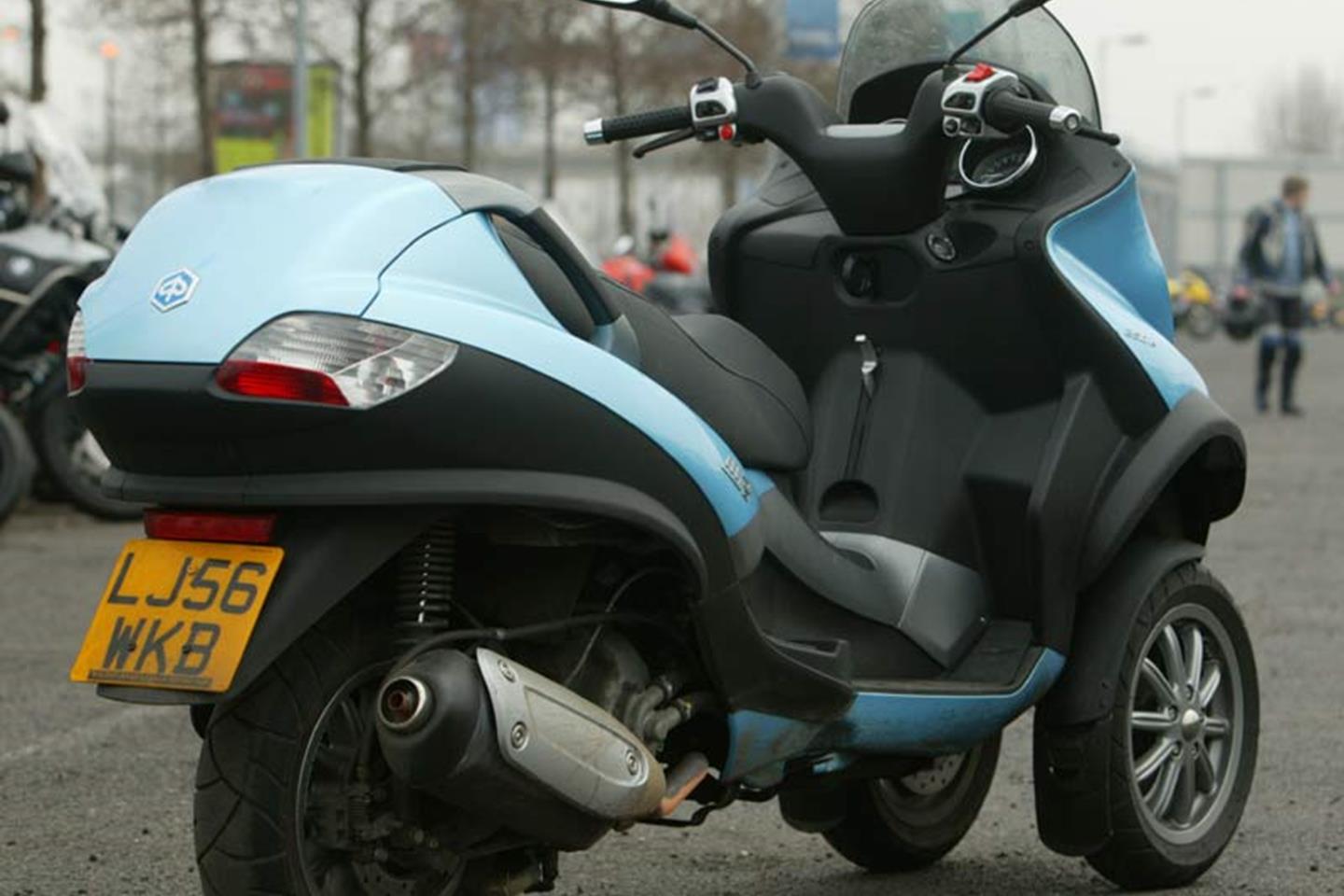PIAGGIO MP3 250 (2007-on) Review | Speed, Specs & Prices