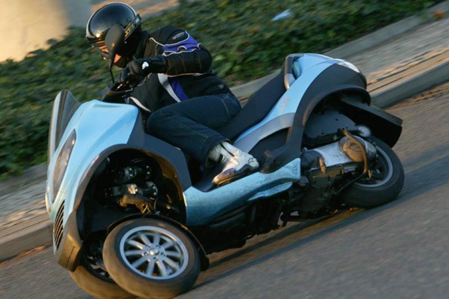PIAGGIO MP3 250 (2007-on) Review | Speed, Specs \u0026 Prices | MCN