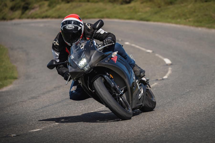 2025-on Buell Hammerhead 1190, leaning into a right turn 