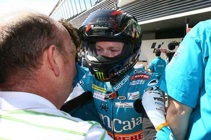 Bradley Smith celebrates with dad Allan after his 125GP victory