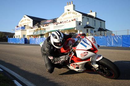 Conditions were perfect on the IOM, with competitors greeted by blue skies and warm sun