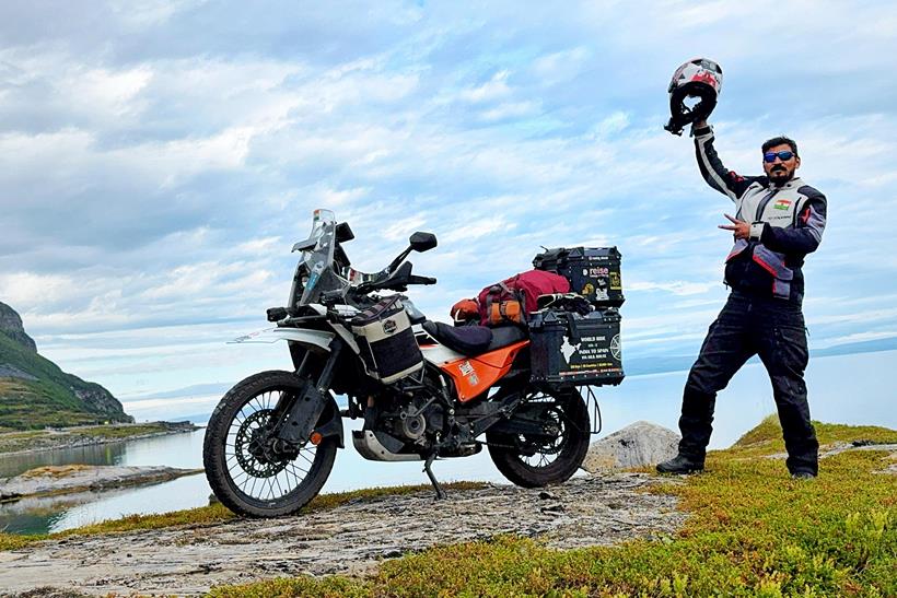 도난당한 KTM 390 모험과 함께 Yogesh Alekari 도난당한 KTM 390 모험과 함께 Yogesh Alekari
