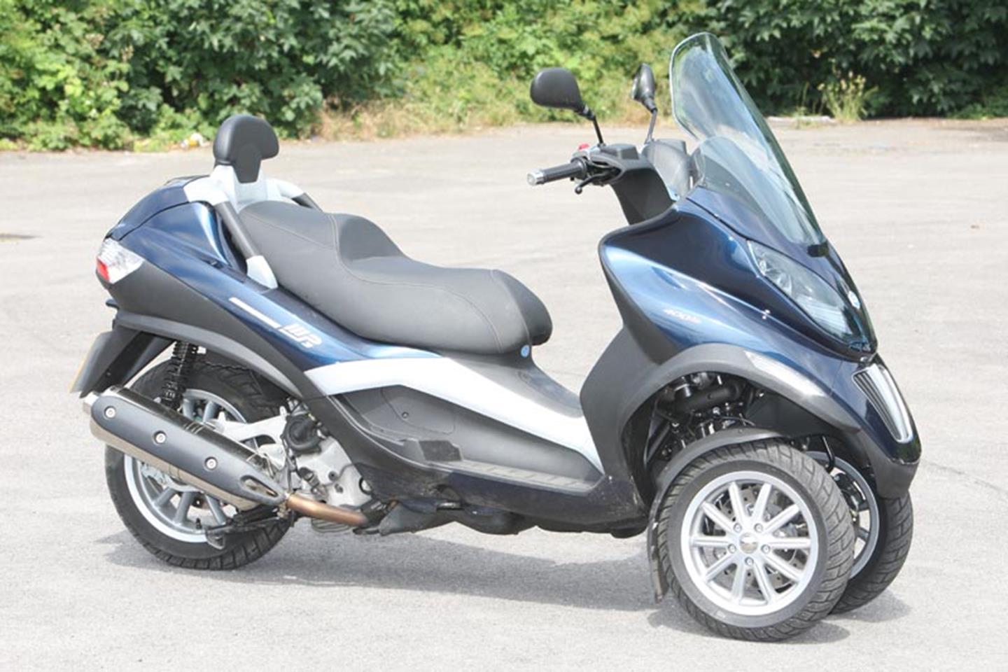 PIAGGIO MP3 400 (2008-on) Review | Speed, Specs \u0026 Prices | MCN
