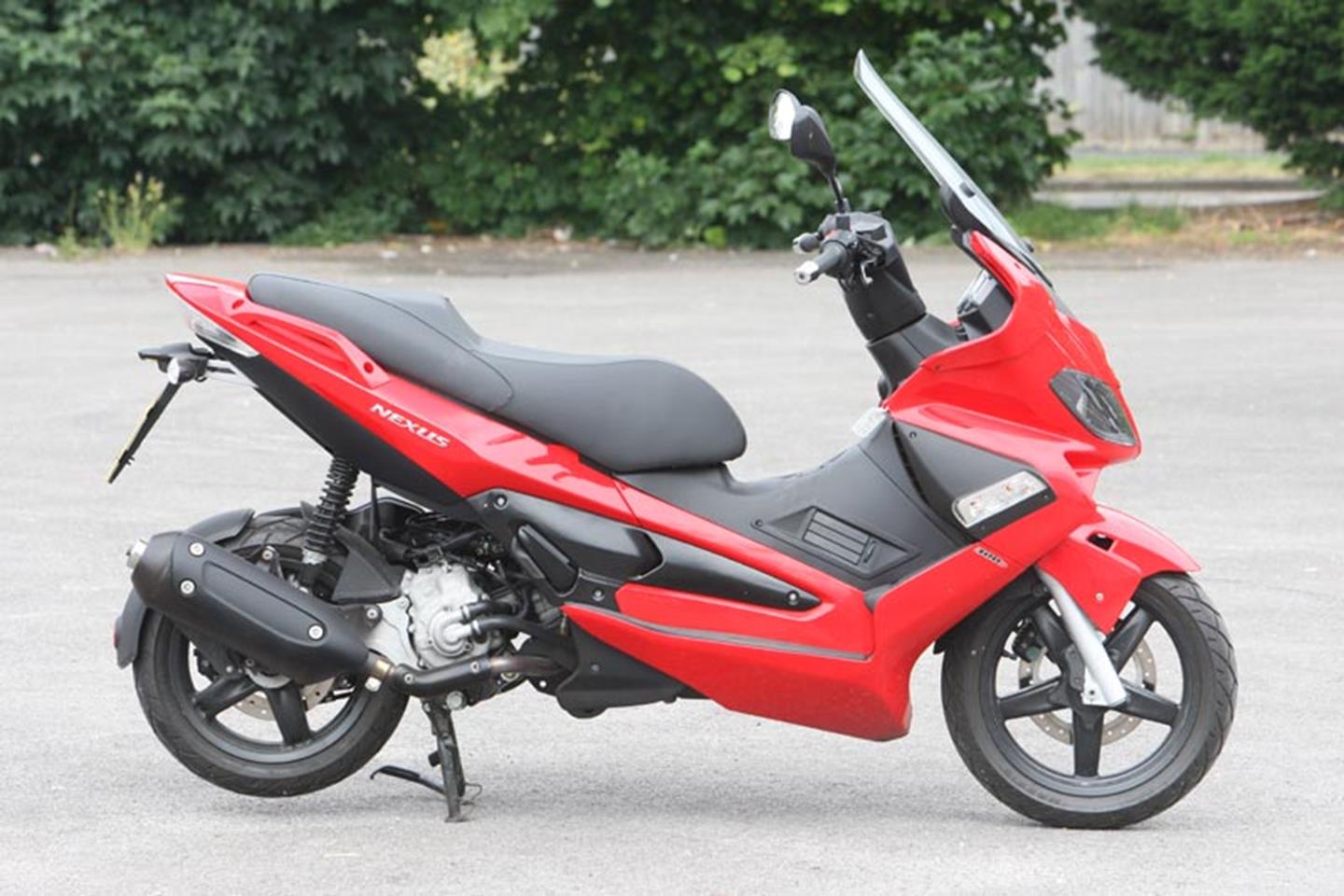 GILERA NEXUS 300 (2008-on) Review | Speed, Specs & Prices