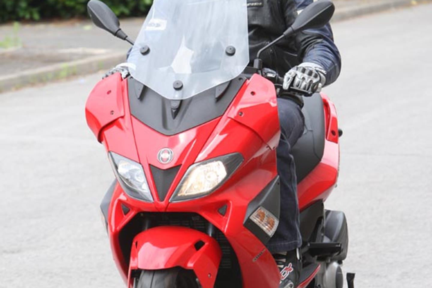 GILERA NEXUS 300 (2008-on) Review | Speed, Specs \u0026 Prices | MCN