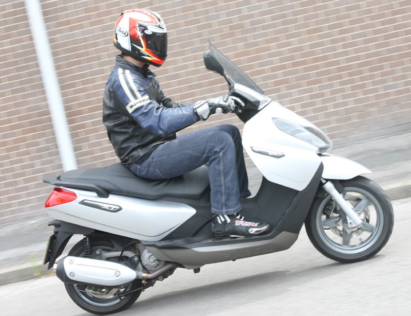 PIAGGIO X7 250 (2008-on) Review Speed, Specs Prices MCN