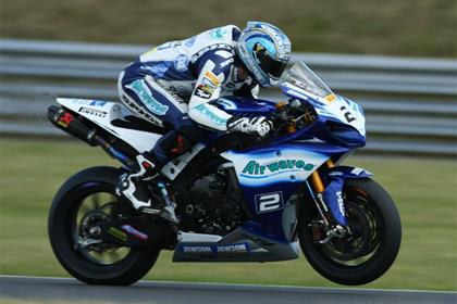 Leon Camier on his way to race 1 victory at Snetterton