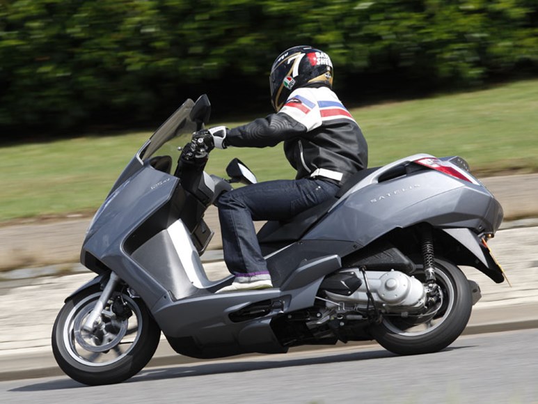 PEUGEOT SATELIS 125 (2006-on) Review | Specs & Prices