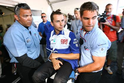 Lorenzo is carried to the qualifying press conference