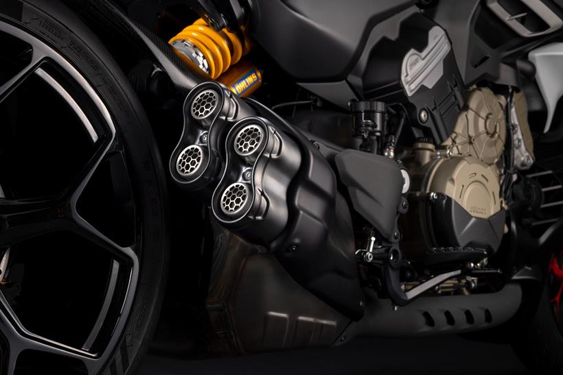 2026 Ducati Diavel V4 RS 쿼드 배기 2026 Ducati Diavel V4 RS 쿼드 배기