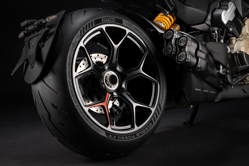 2026 Ducati Diavel V4 RS 후면 휠 2026 Ducati Diavel V4 RS 후면 휠